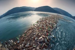 انواع آلودگی آب در اقیانوس‌ها از فعالیت‌های انسانی منشأ می‌گیرد